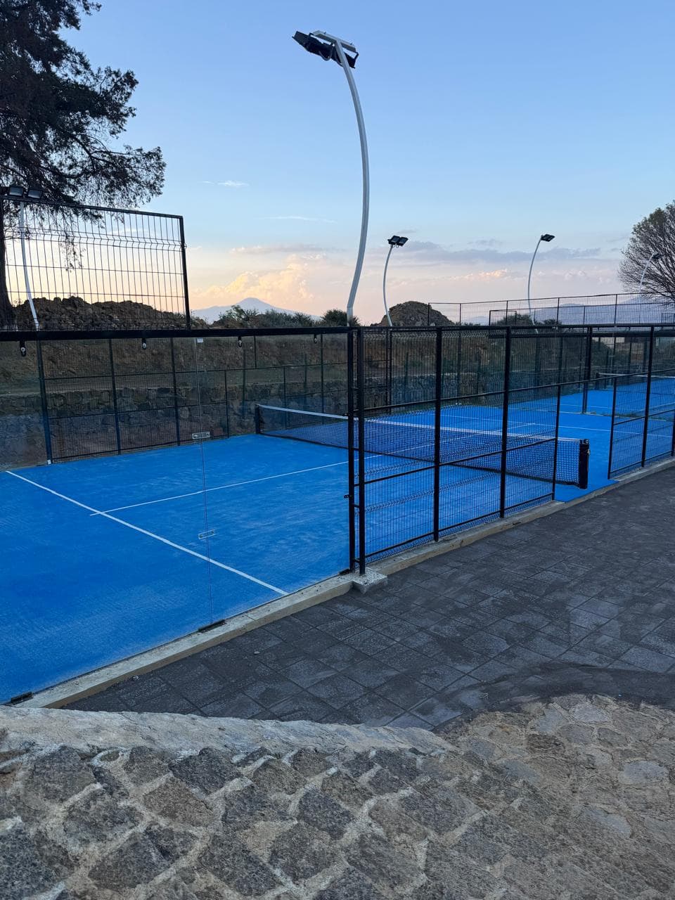 Canchas Sacré con los cerros de Pátzcuaro de fondo